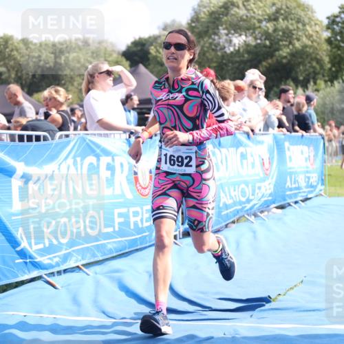 25.08.2024 - Elbe Triathlon Hamburg H.Heesch http://msf.ph/oto/6880855 25.08.2024 11:55:28 Ziel 515, 1643, 1692 meine-sportfotos.de