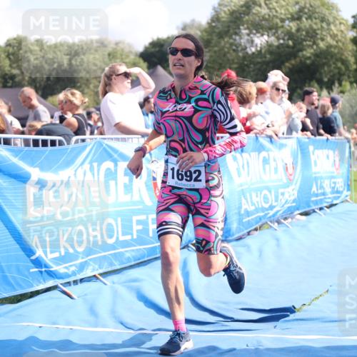 25.08.2024 - Elbe Triathlon Hamburg H.Heesch http://msf.ph/oto/6880857 25.08.2024 11:55:28 Ziel 515, 1643, 1692 meine-sportfotos.de