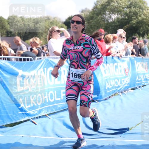 25.08.2024 - Elbe Triathlon Hamburg H.Heesch http://msf.ph/oto/6880859 25.08.2024 11:55:28 Ziel 515, 1643, 1692 meine-sportfotos.de