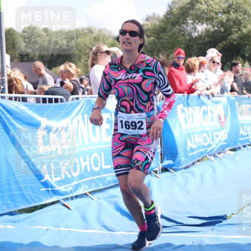 25.08.2024 - Elbe Triathlon Hamburg H.Heesch http://msf.ph/oto/6880861 25.08.2024 11:55:28 Ziel 515, 1643, 1692 meine-sportfotos.de