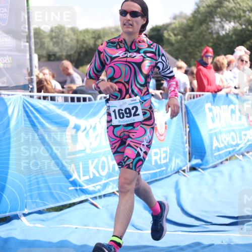 25.08.2024 - Elbe Triathlon Hamburg H.Heesch http://msf.ph/oto/6880868 25.08.2024 11:55:28 Ziel 515, 1643, 1692 meine-sportfotos.de
