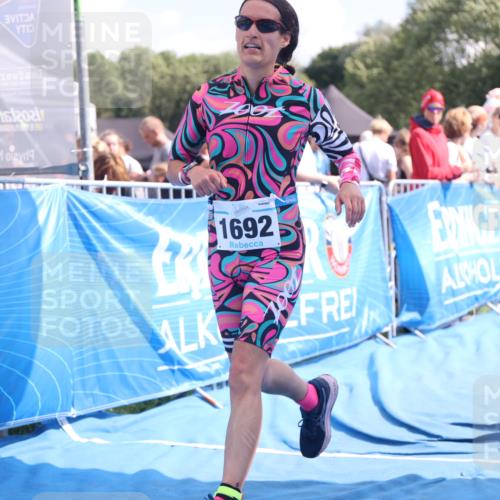25.08.2024 - Elbe Triathlon Hamburg H.Heesch http://msf.ph/oto/6880871 25.08.2024 11:55:28 Ziel 515, 1643, 1692 meine-sportfotos.de