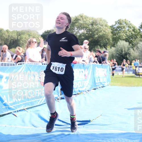 25.08.2024 - Elbe Triathlon Hamburg H.Heesch http://msf.ph/oto/6880940 25.08.2024 11:55:39 Ziel 472, 515, 791, 1610 meine-sportfotos.de
