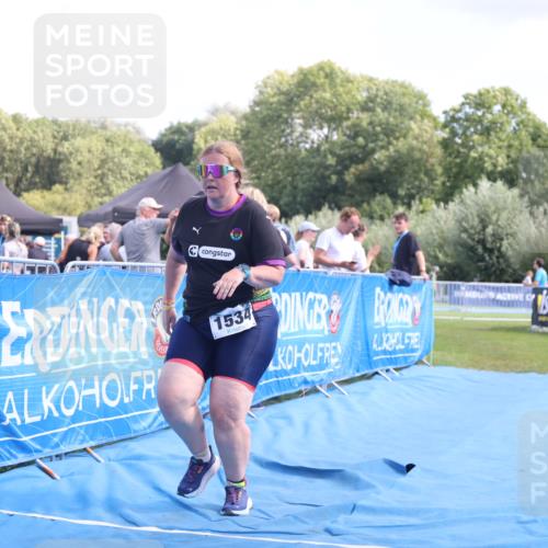 25.08.2024 - Elbe Triathlon Hamburg H.Heesch http://msf.ph/oto/6880948 25.08.2024 12:27:35 Ziel 1534, 1655, 1676 meine-sportfotos.de