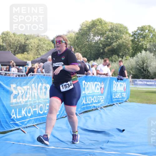 25.08.2024 - Elbe Triathlon Hamburg H.Heesch http://msf.ph/oto/6880952 25.08.2024 12:27:36 Ziel 1534, 1655, 1676 meine-sportfotos.de