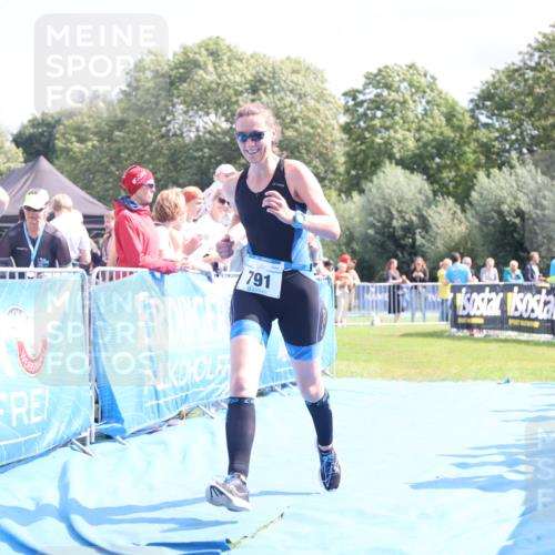 25.08.2024 - Elbe Triathlon Hamburg H.Heesch http://msf.ph/oto/6881013 25.08.2024 11:55:46 Ziel 472, 791, 1610 meine-sportfotos.de