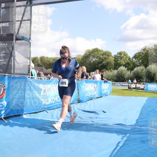 25.08.2024 - Elbe Triathlon Hamburg H.Heesch http://msf.ph/oto/6881016 25.08.2024 12:27:59 Ziel 505 meine-sportfotos.de