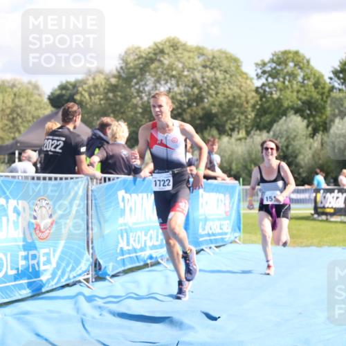 25.08.2024 - Elbe Triathlon Hamburg H.Heesch http://msf.ph/oto/6881031 25.08.2024 12:28:14 Ziel 1511, 1722, 1734 meine-sportfotos.de