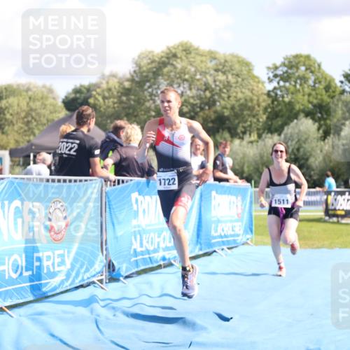 25.08.2024 - Elbe Triathlon Hamburg H.Heesch http://msf.ph/oto/6881033 25.08.2024 12:28:14 Ziel 1511, 1722, 1734 meine-sportfotos.de