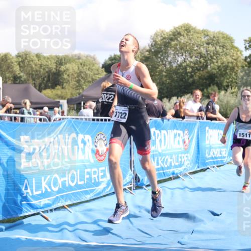 25.08.2024 - Elbe Triathlon Hamburg H.Heesch http://msf.ph/oto/6881047 25.08.2024 12:28:14 Ziel 1511, 1722, 1734 meine-sportfotos.de