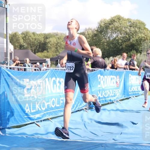 25.08.2024 - Elbe Triathlon Hamburg H.Heesch http://msf.ph/oto/6881051 25.08.2024 12:28:14 Ziel 1511, 1722, 1734 meine-sportfotos.de