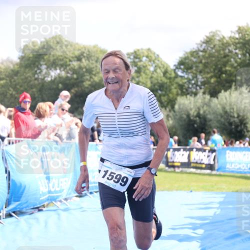 25.08.2024 - Elbe Triathlon Hamburg H.Heesch http://msf.ph/oto/6881081 25.08.2024 11:55:59 Ziel 690, 777, 1599 meine-sportfotos.de