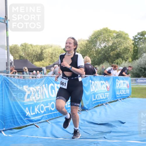 25.08.2024 - Elbe Triathlon Hamburg H.Heesch http://msf.ph/oto/6881132 25.08.2024 12:28:30 Ziel 1661, 1664 meine-sportfotos.de