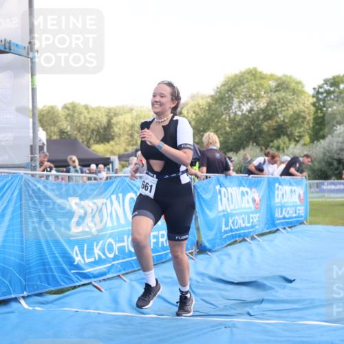 25.08.2024 - Elbe Triathlon Hamburg H.Heesch http://msf.ph/oto/6881134 25.08.2024 12:28:30 Ziel 1661, 1664 meine-sportfotos.de