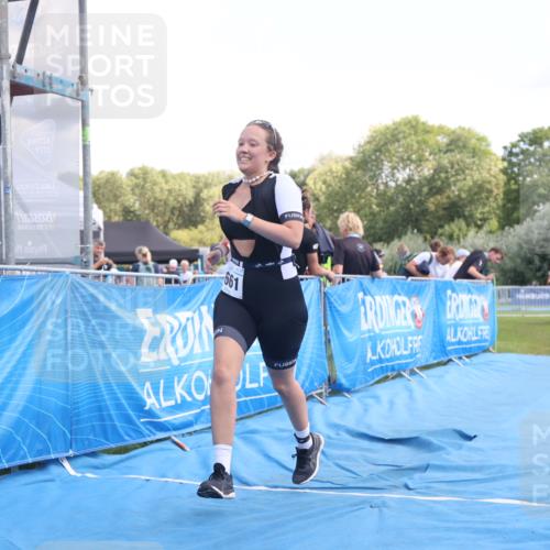 25.08.2024 - Elbe Triathlon Hamburg H.Heesch http://msf.ph/oto/6881136 25.08.2024 12:28:30 Ziel 1661, 1664 meine-sportfotos.de