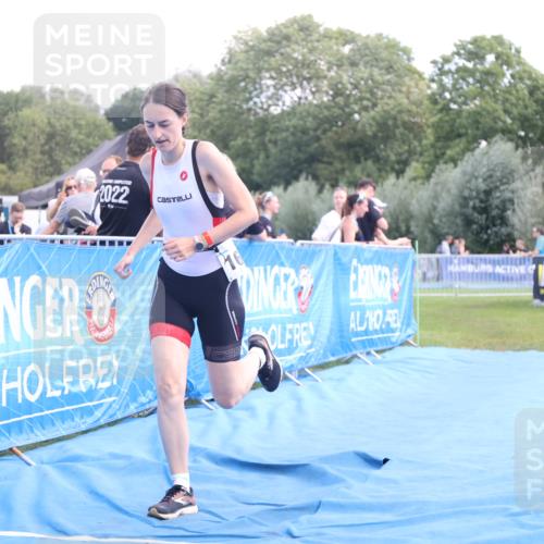25.08.2024 - Elbe Triathlon Hamburg H.Heesch http://msf.ph/oto/6881155 25.08.2024 12:28:43 Ziel 1648 meine-sportfotos.de