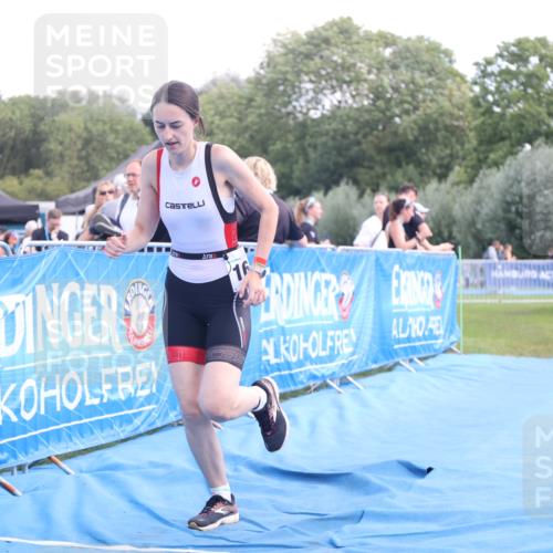 25.08.2024 - Elbe Triathlon Hamburg H.Heesch http://msf.ph/oto/6881158 25.08.2024 12:28:43 Ziel 1648 meine-sportfotos.de