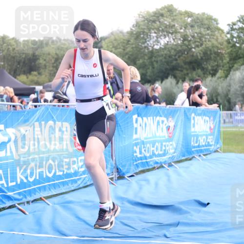 25.08.2024 - Elbe Triathlon Hamburg H.Heesch http://msf.ph/oto/6881162 25.08.2024 12:28:43 Ziel 1648 meine-sportfotos.de