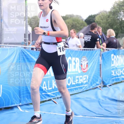 25.08.2024 - Elbe Triathlon Hamburg H.Heesch http://msf.ph/oto/6881178 25.08.2024 12:28:44 Ziel 1648 meine-sportfotos.de