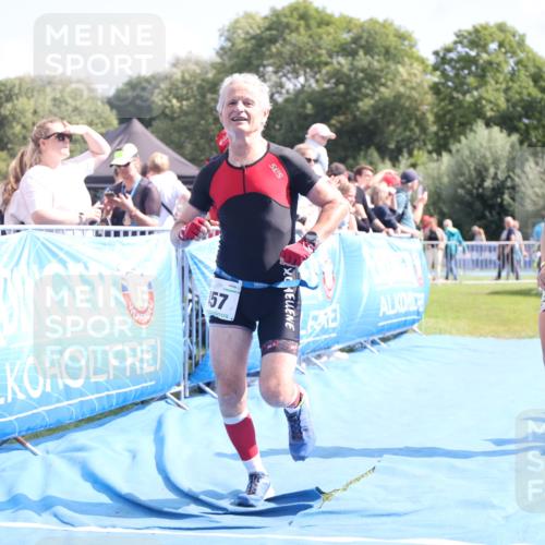 25.08.2024 - Elbe Triathlon Hamburg H.Heesch http://msf.ph/oto/6881180 25.08.2024 11:56:13 Ziel 457, 525, 777, 1515 meine-sportfotos.de