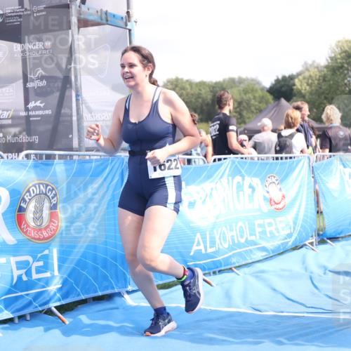 25.08.2024 - Elbe Triathlon Hamburg H.Heesch http://msf.ph/oto/6881220 25.08.2024 12:29:16 Ziel 1622 meine-sportfotos.de