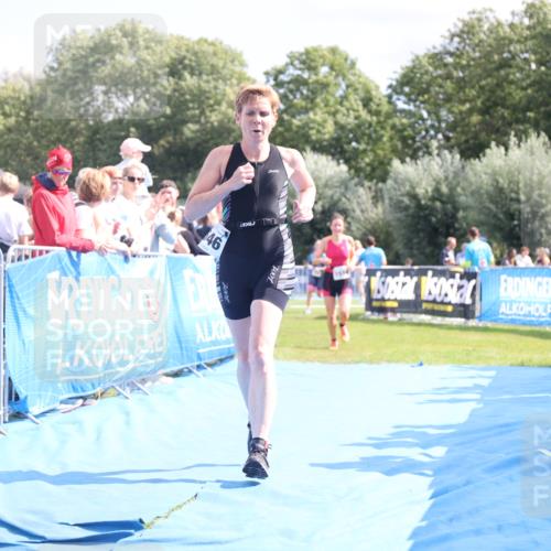 25.08.2024 - Elbe Triathlon Hamburg H.Heesch http://msf.ph/oto/6881239 25.08.2024 11:56:27 Ziel 1514, 1546, 1556 meine-sportfotos.de