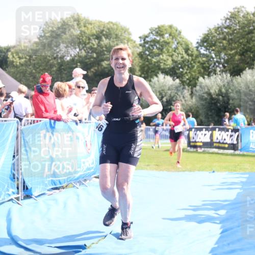 25.08.2024 - Elbe Triathlon Hamburg H.Heesch http://msf.ph/oto/6881248 25.08.2024 11:56:27 Ziel 1514, 1546, 1556 meine-sportfotos.de