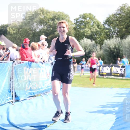 25.08.2024 - Elbe Triathlon Hamburg H.Heesch http://msf.ph/oto/6881250 25.08.2024 11:56:27 Ziel 1514, 1546, 1556 meine-sportfotos.de