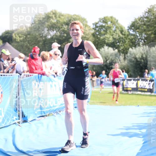 25.08.2024 - Elbe Triathlon Hamburg H.Heesch http://msf.ph/oto/6881252 25.08.2024 11:56:27 Ziel 1514, 1546, 1556 meine-sportfotos.de