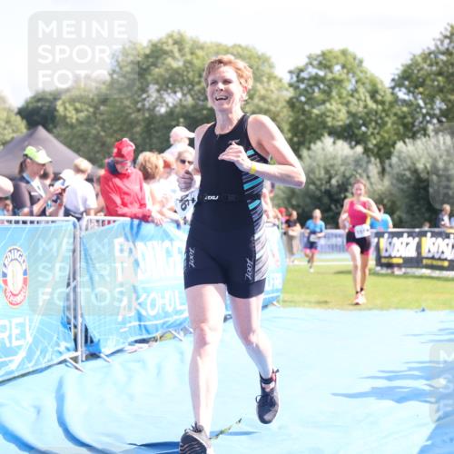 25.08.2024 - Elbe Triathlon Hamburg H.Heesch http://msf.ph/oto/6881256 25.08.2024 11:56:27 Ziel 1514, 1546, 1556 meine-sportfotos.de