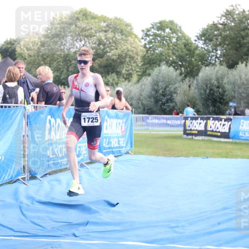 25.08.2024 - Elbe Triathlon Hamburg H.Heesch http://msf.ph/oto/6881261 25.08.2024 12:29:30 Ziel 1725 meine-sportfotos.de