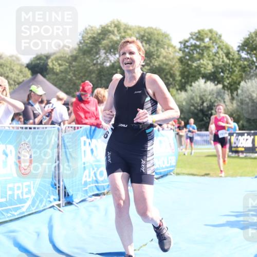25.08.2024 - Elbe Triathlon Hamburg H.Heesch http://msf.ph/oto/6881262 25.08.2024 11:56:27 Ziel 1514, 1546, 1556 meine-sportfotos.de