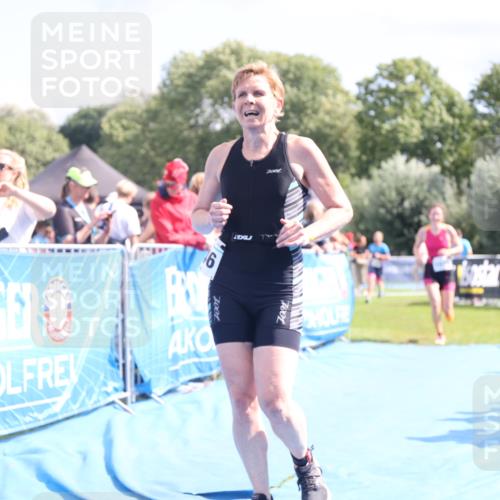 25.08.2024 - Elbe Triathlon Hamburg H.Heesch http://msf.ph/oto/6881264 25.08.2024 11:56:27 Ziel 1514, 1546, 1556 meine-sportfotos.de