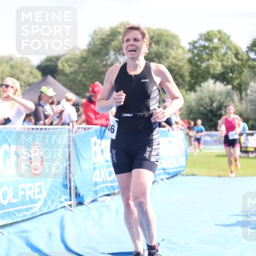 25.08.2024 - Elbe Triathlon Hamburg H.Heesch http://msf.ph/oto/6881266 25.08.2024 11:56:27 Ziel 1514, 1546, 1556 meine-sportfotos.de