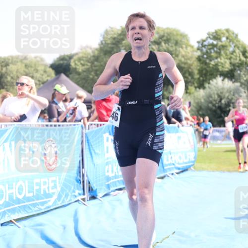 25.08.2024 - Elbe Triathlon Hamburg H.Heesch http://msf.ph/oto/6881271 25.08.2024 11:56:27 Ziel 1514, 1546, 1556 meine-sportfotos.de