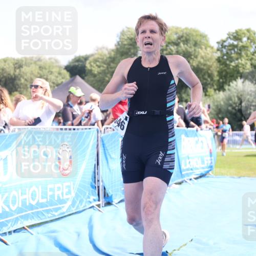 25.08.2024 - Elbe Triathlon Hamburg H.Heesch http://msf.ph/oto/6881274 25.08.2024 11:56:27 Ziel 1514, 1546, 1556 meine-sportfotos.de