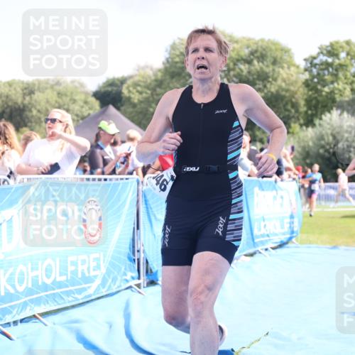 25.08.2024 - Elbe Triathlon Hamburg H.Heesch http://msf.ph/oto/6881276 25.08.2024 11:56:27 Ziel 1514, 1546, 1556 meine-sportfotos.de