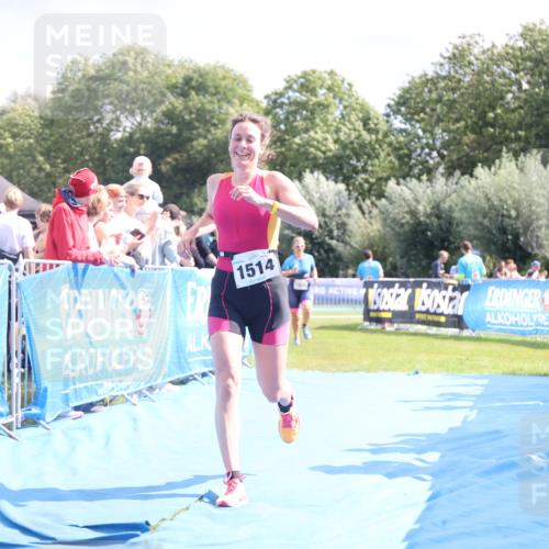 25.08.2024 - Elbe Triathlon Hamburg H.Heesch http://msf.ph/oto/6881279 25.08.2024 11:56:30 Ziel 1514, 1546, 1556 meine-sportfotos.de