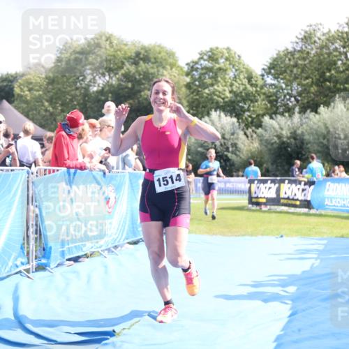 25.08.2024 - Elbe Triathlon Hamburg H.Heesch http://msf.ph/oto/6881283 25.08.2024 11:56:30 Ziel 1514, 1546, 1556 meine-sportfotos.de