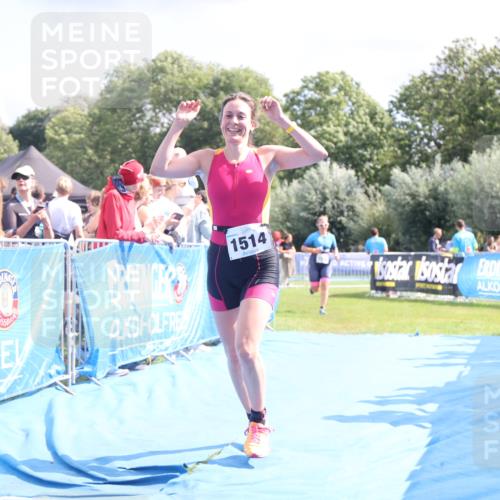25.08.2024 - Elbe Triathlon Hamburg H.Heesch http://msf.ph/oto/6881287 25.08.2024 11:56:30 Ziel 1514, 1546, 1556 meine-sportfotos.de