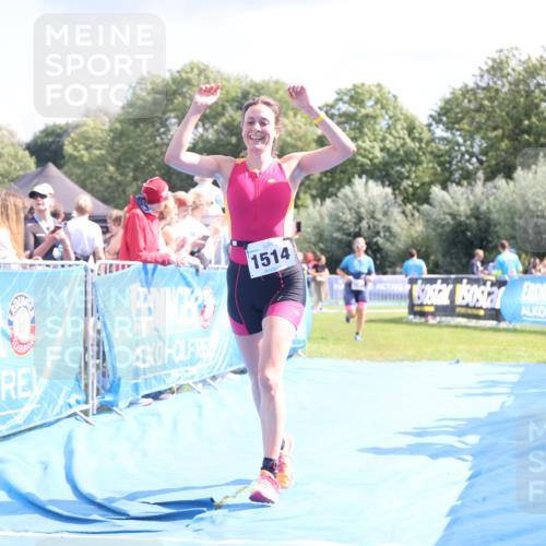 25.08.2024 - Elbe Triathlon Hamburg H.Heesch http://msf.ph/oto/6881289 25.08.2024 11:56:30 Ziel 1514, 1546, 1556 meine-sportfotos.de