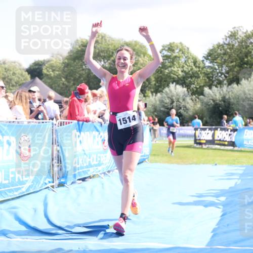 25.08.2024 - Elbe Triathlon Hamburg H.Heesch http://msf.ph/oto/6881290 25.08.2024 11:56:30 Ziel 1514, 1546, 1556 meine-sportfotos.de