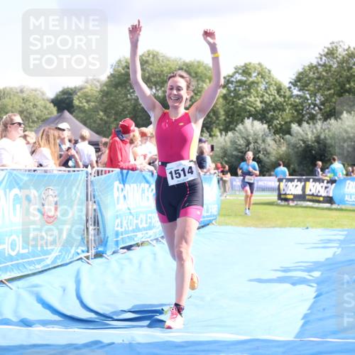25.08.2024 - Elbe Triathlon Hamburg H.Heesch http://msf.ph/oto/6881293 25.08.2024 11:56:31 Ziel 1514, 1546, 1556 meine-sportfotos.de