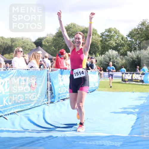 25.08.2024 - Elbe Triathlon Hamburg H.Heesch http://msf.ph/oto/6881296 25.08.2024 11:56:31 Ziel 1514, 1546, 1556 meine-sportfotos.de