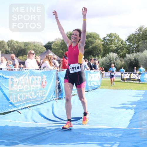 25.08.2024 - Elbe Triathlon Hamburg H.Heesch http://msf.ph/oto/6881302 25.08.2024 11:56:31 Ziel 1514, 1546, 1556 meine-sportfotos.de