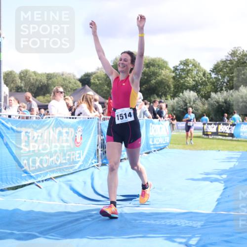 25.08.2024 - Elbe Triathlon Hamburg H.Heesch http://msf.ph/oto/6881304 25.08.2024 11:56:31 Ziel 1514, 1546, 1556 meine-sportfotos.de