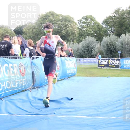 25.08.2024 - Elbe Triathlon Hamburg H.Heesch http://msf.ph/oto/6881307 25.08.2024 12:30:42 Ziel 1724 meine-sportfotos.de