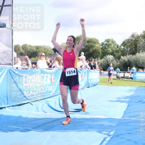 25.08.2024 - Elbe Triathlon Hamburg H.Heesch http://msf.ph/oto/6881308 25.08.2024 11:56:31 Ziel 1514, 1546, 1556 meine-sportfotos.de