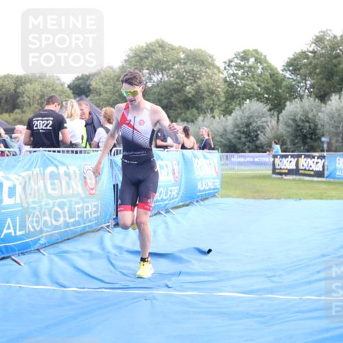 25.08.2024 - Elbe Triathlon Hamburg H.Heesch http://msf.ph/oto/6881312 25.08.2024 12:30:42 Ziel 1724 meine-sportfotos.de