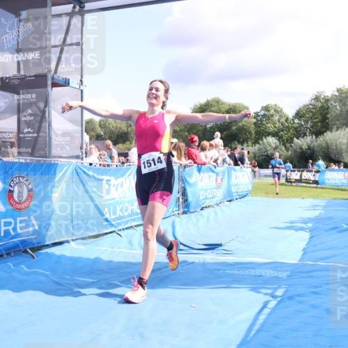 25.08.2024 - Elbe Triathlon Hamburg H.Heesch http://msf.ph/oto/6881321 25.08.2024 11:56:31 Ziel 1514, 1546, 1556 meine-sportfotos.de